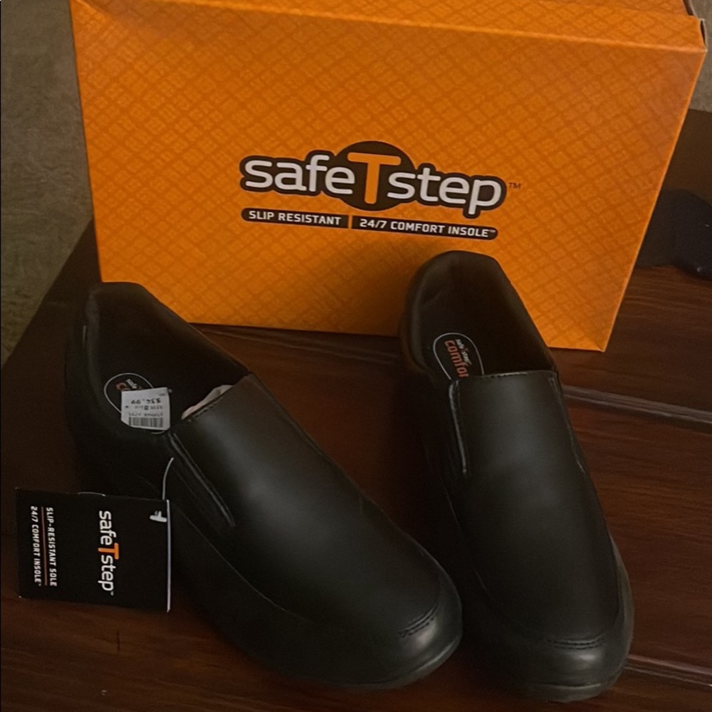 NEW Safe T Step Slip Resistant Shoes - Size 8.5 W